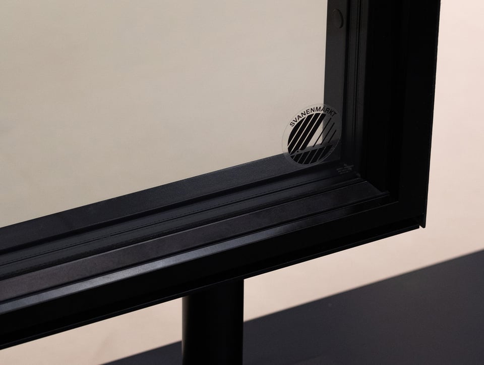 4-3_Svarta_fonster_05