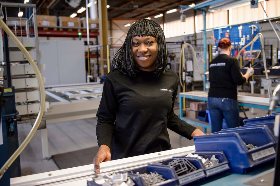 Monica Bonsange, Detaljlagret